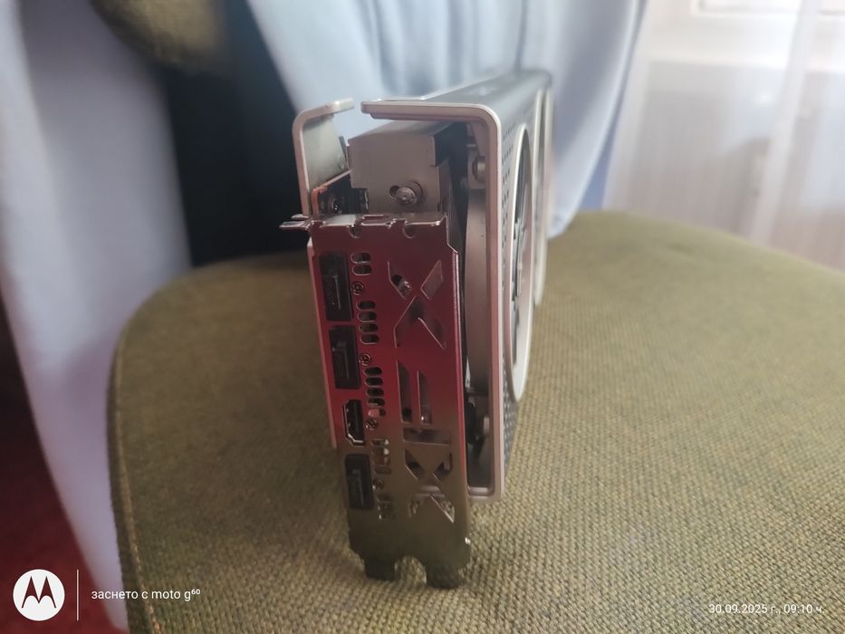 Продавам Видеокарта XFX Radeon RX6700XT