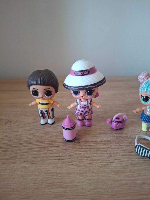 Vand lot cu 4 jucarii LOL