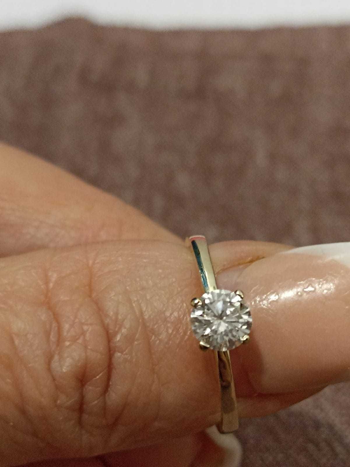 Кольцо с бриллиантом  0,49 карат.