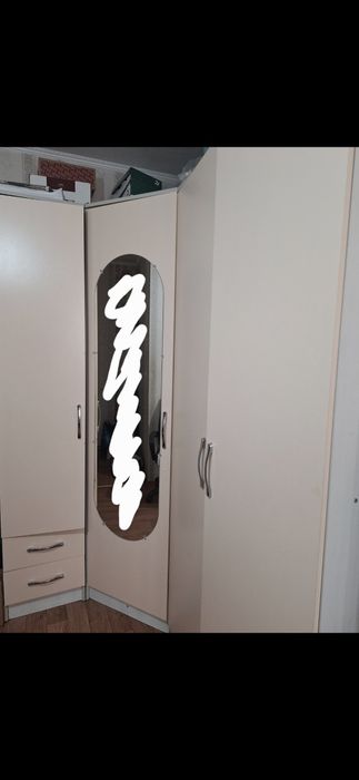 Угловой шкаф в спальню