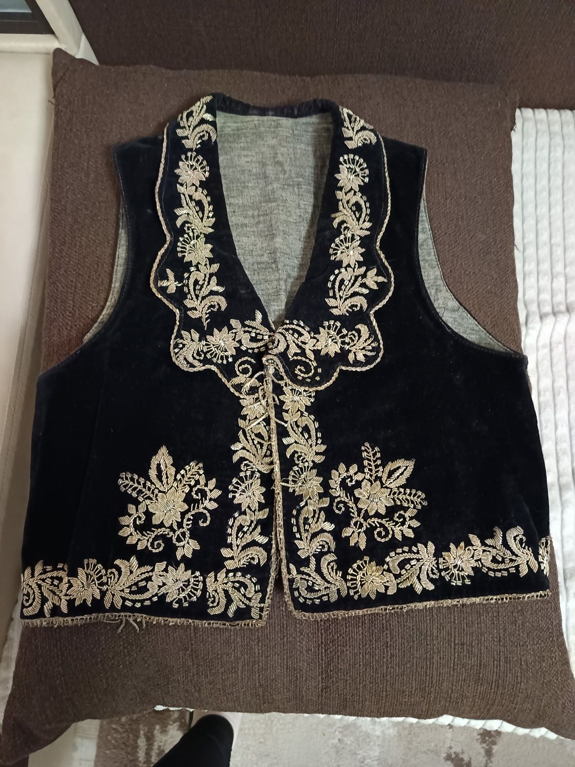 Ie, Fustă,Zavelci, Vestă, colț (batic) + prosoape