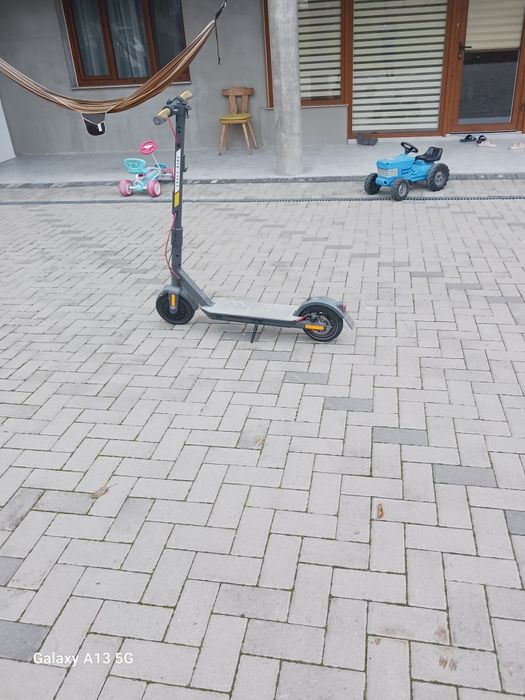 Vând trotineta electrica
