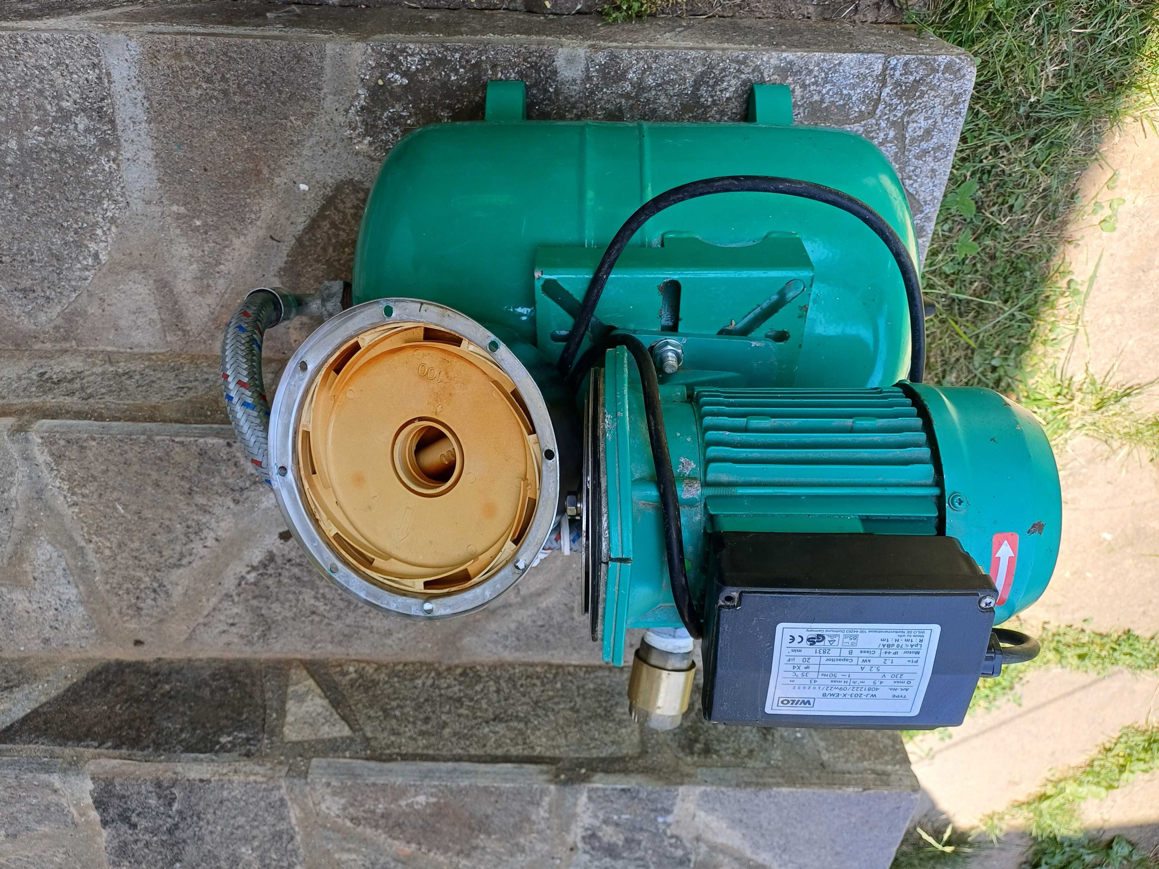 Продавам комплект хидрофор Vilo, модел WJ-203-X-EM/B с дефект.