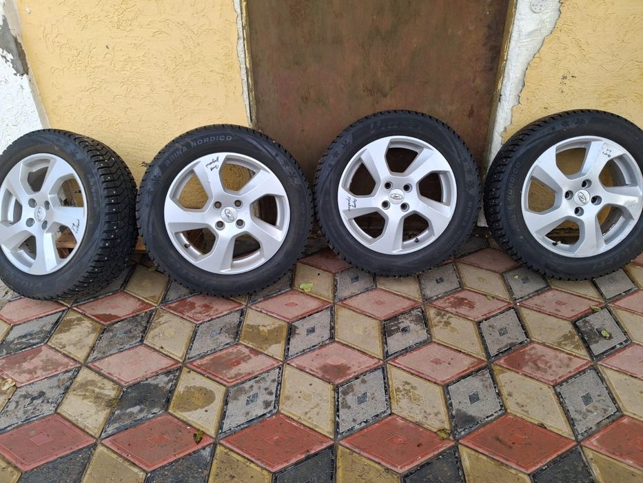 Шины зимние почти новые