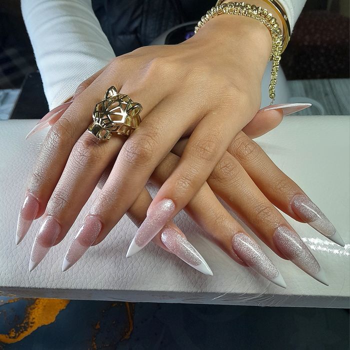 Маникюр и наращивание ногтей