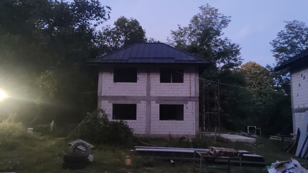 Executam acoperișuri noi sau reparatii de orice fel de constructii