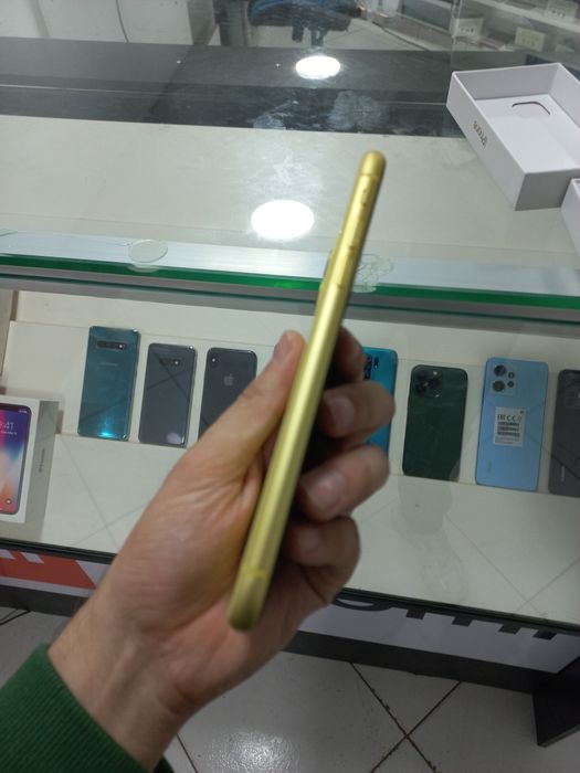 Iphone 11 ideal holatda sotiladi