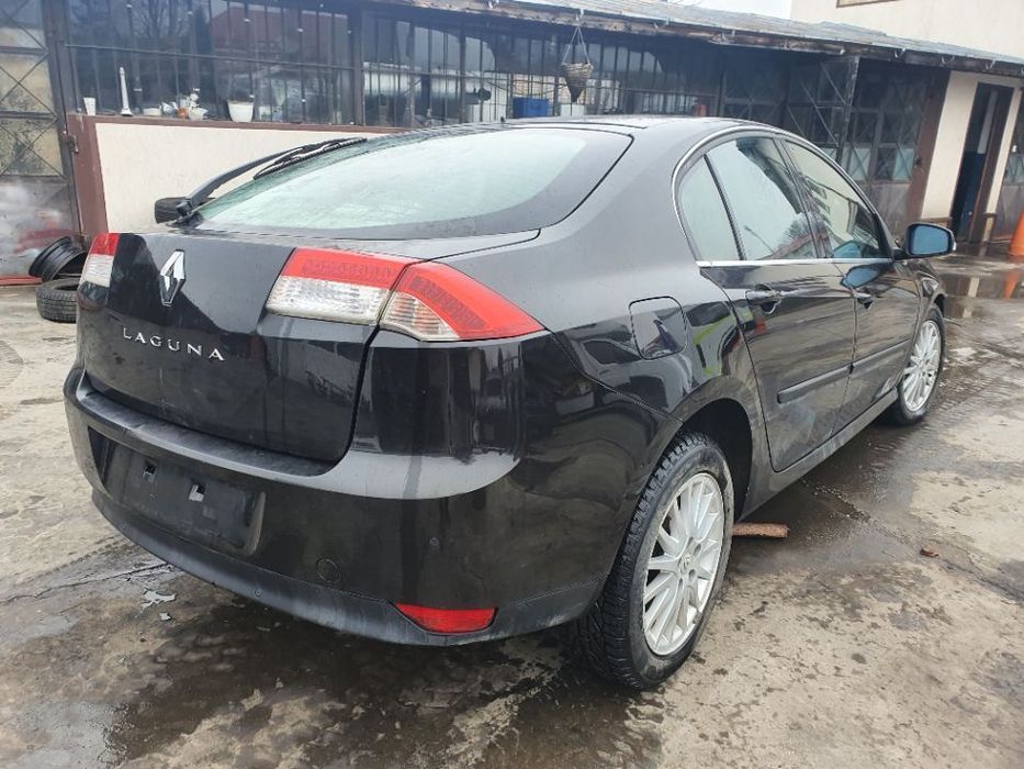 Dezmembram Renault Laguna 3 2.0 b 2007-2012