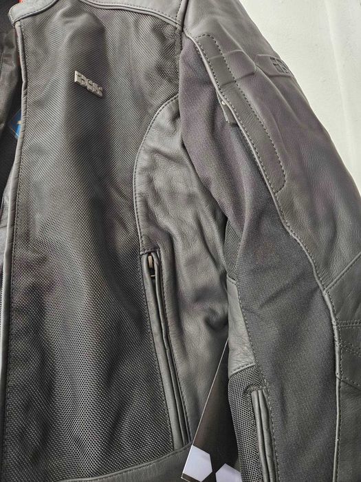 Чисто нов мото екип IXS -(текстил и кожа) , размери: от 50 до 56