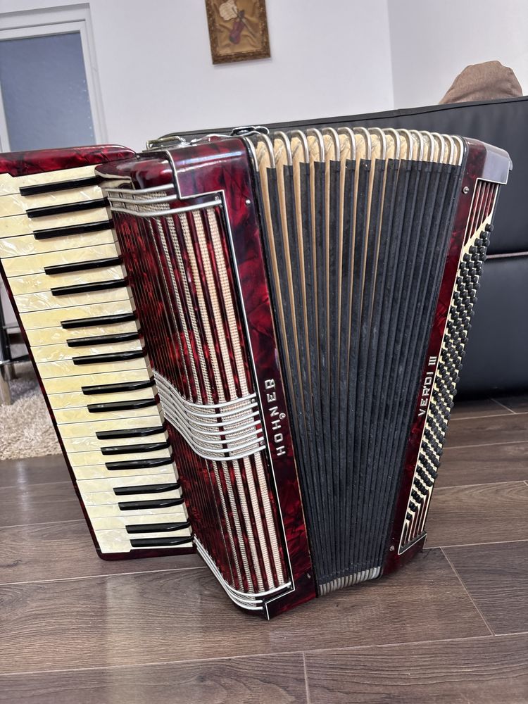 Acordeon Hohner Verdi 3 cu 120 de basi vergea