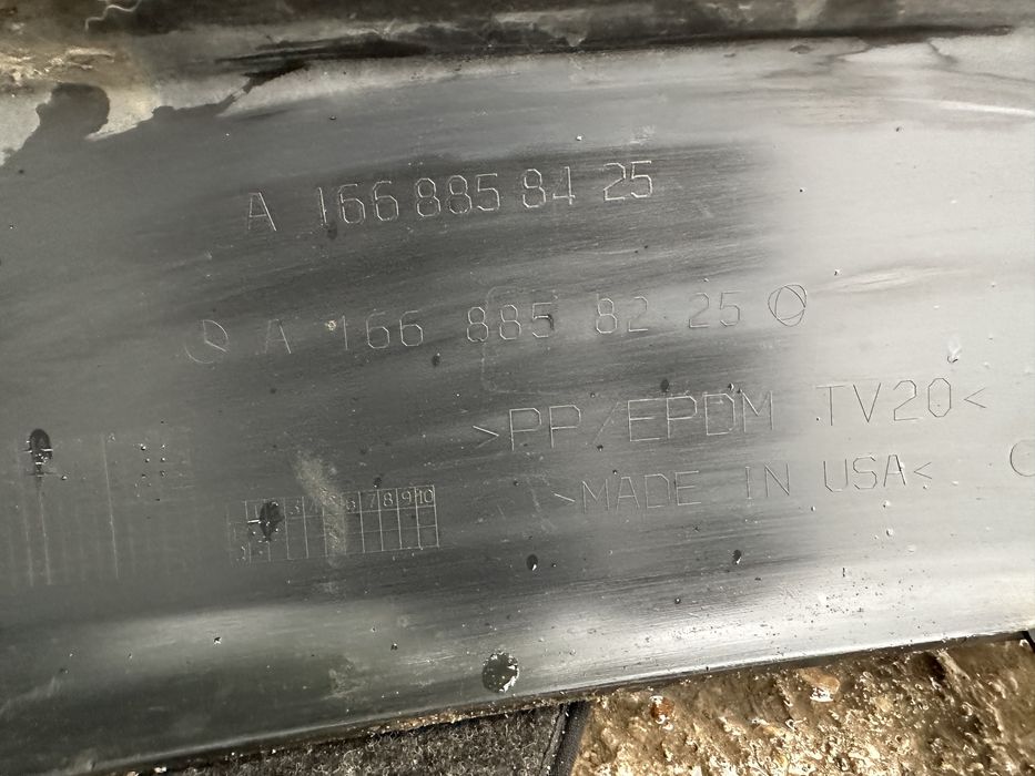 Spoiler inferior bară spate mercedes gle.w166.cod:a1668858425.