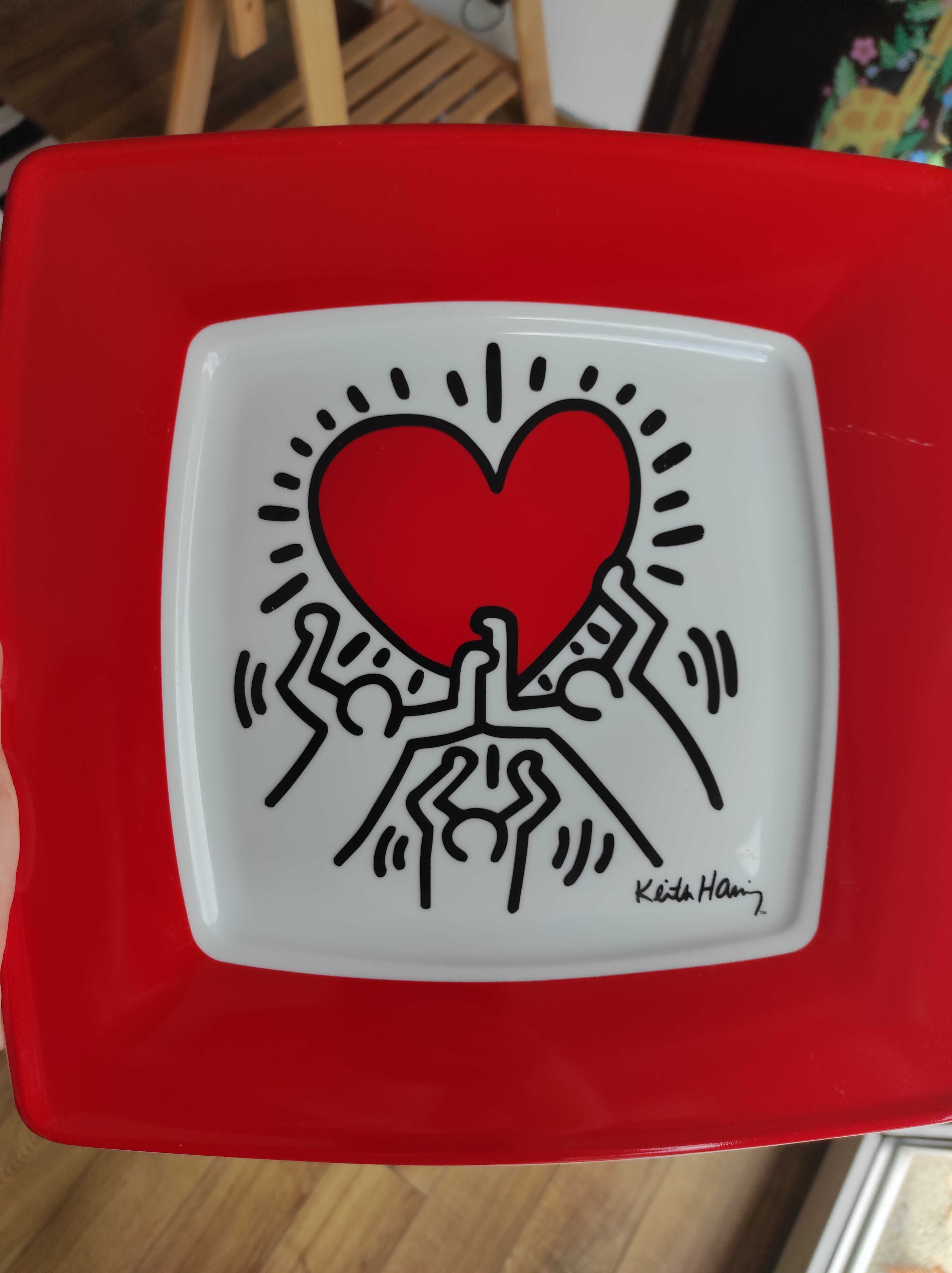 Декоративна чиния с принт на Keith Haring