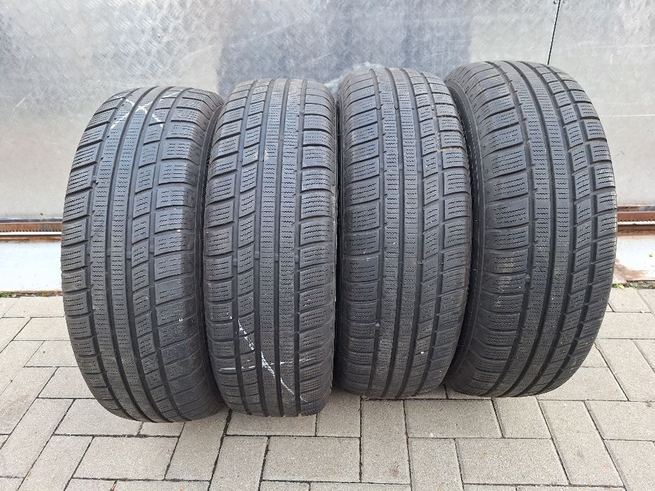 Cauciucuri iarnă 215 70 16