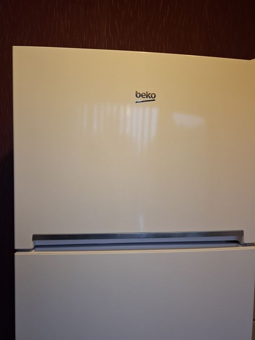 Голям хладилник с камера Beko нов
