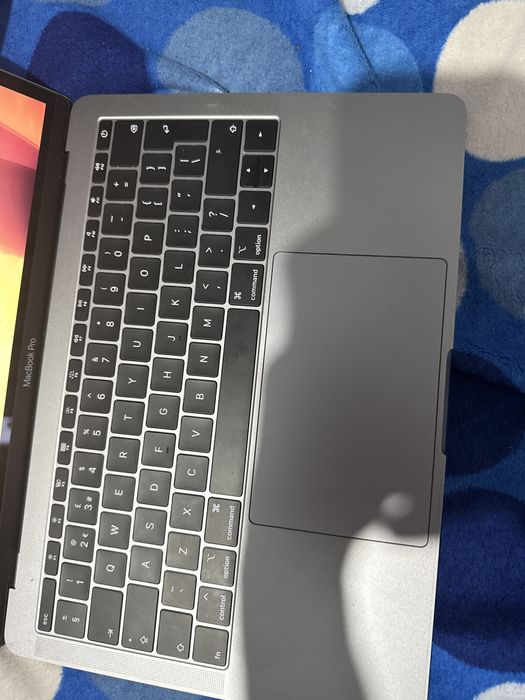 MacBook Pro 13″ 2017, i7 2.5 GHz, 16 GB, Intel Iris Plus Graphics 640