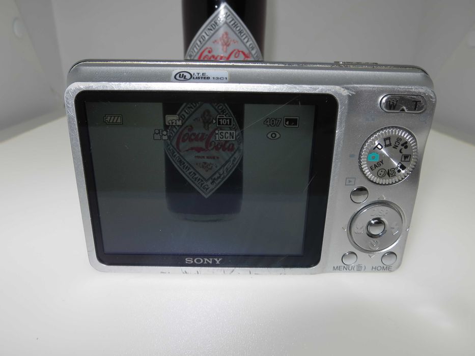 Sony Cyber-shot W220 компактен фотоапарат, комплект камера и зарядно