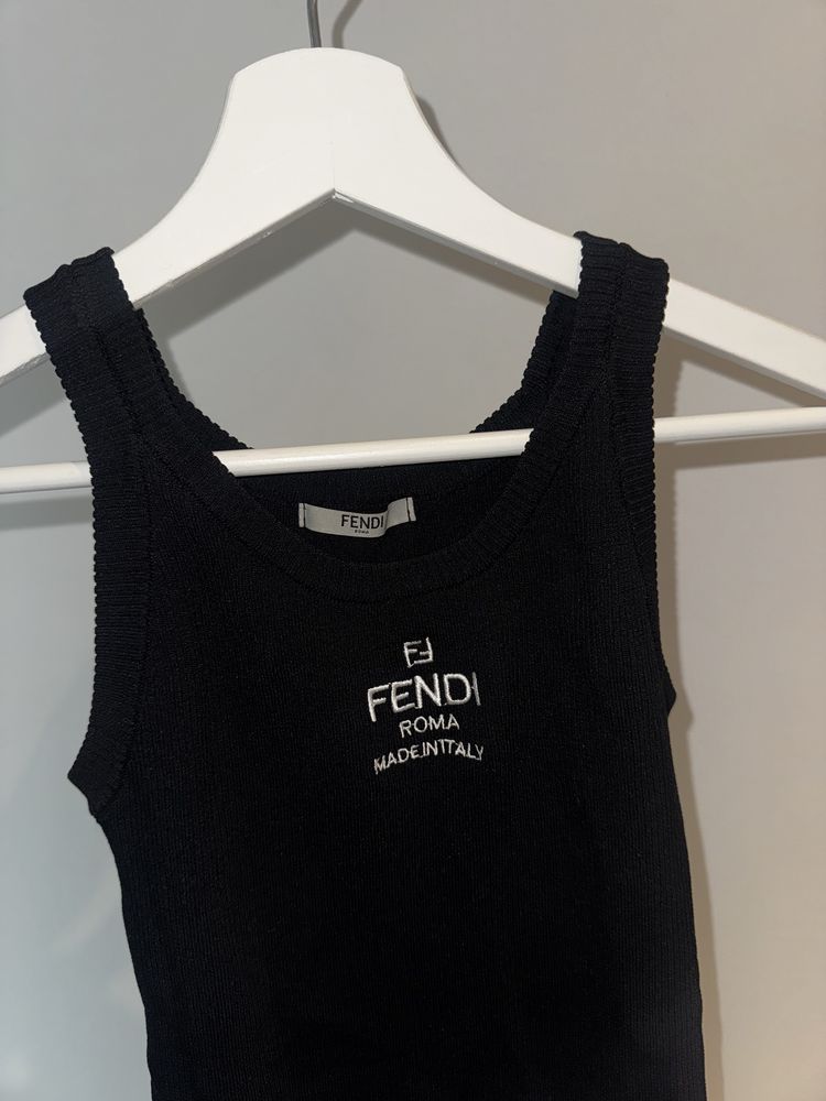 Нов топ fendi, размер С