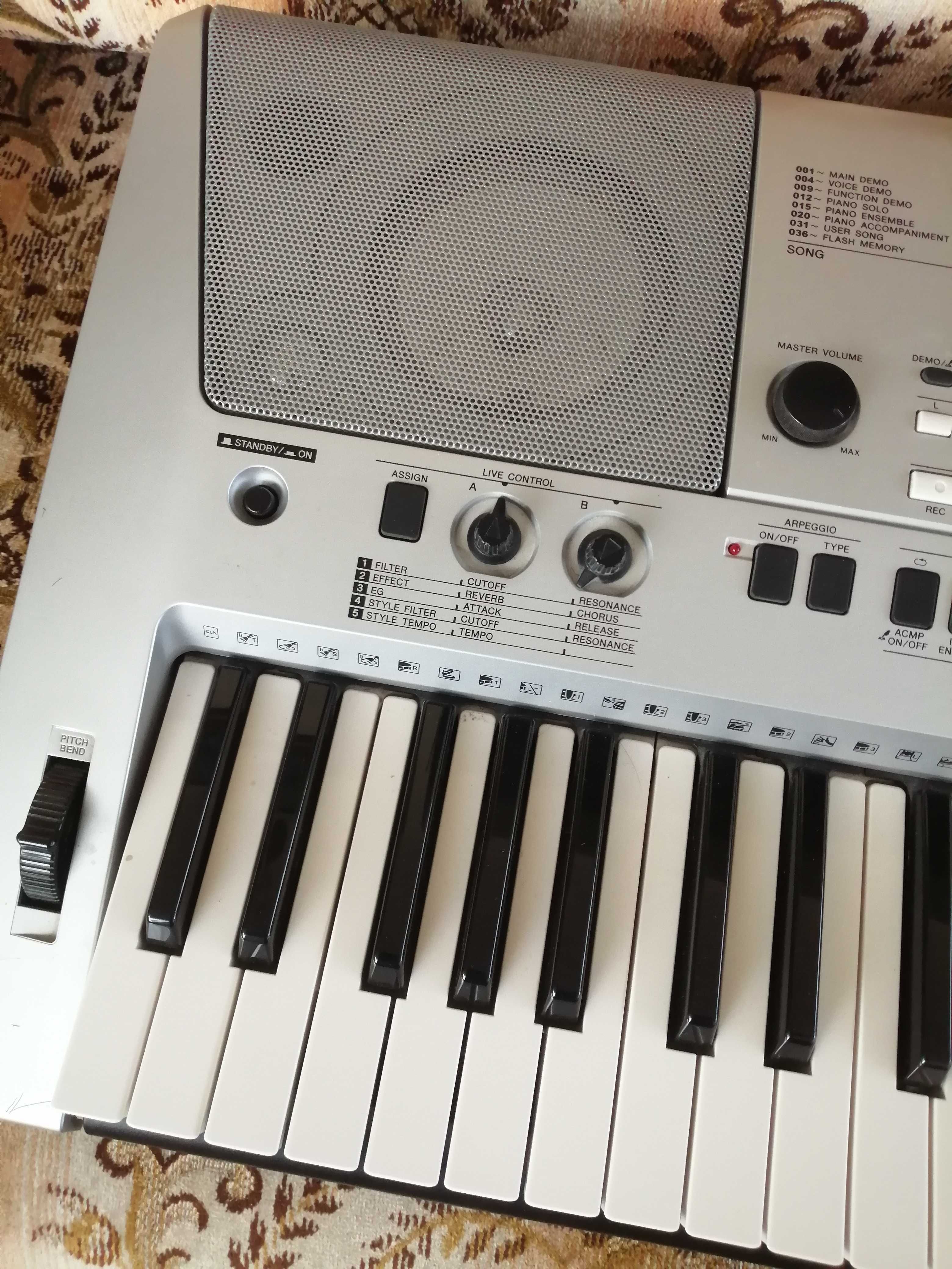 Orga Yamaha PSR - E413 cu sintetizator