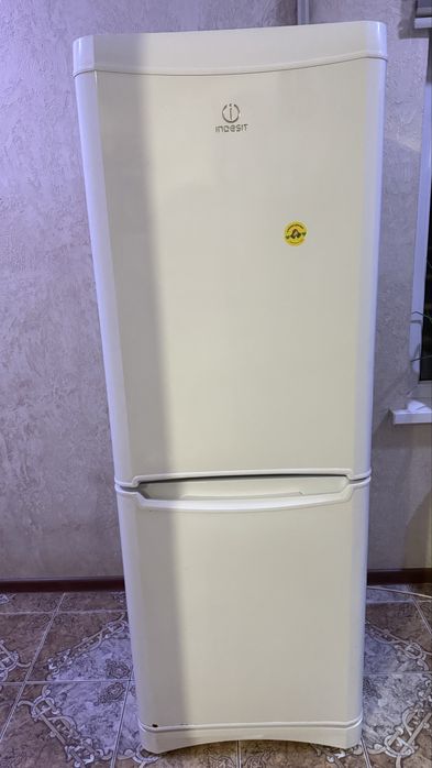 Холодильник Indesit продаётся