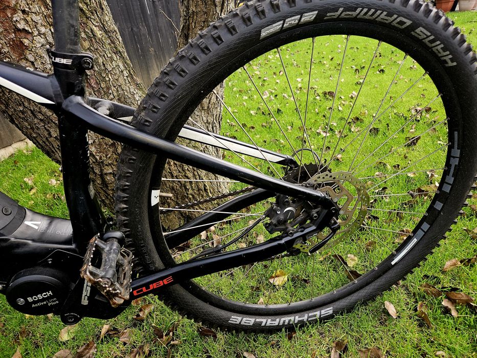 Bicicleta electrică CUBE