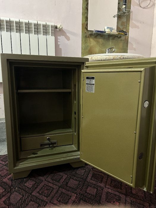 Seyf satiladi! Boyi 70cm eni 50cm