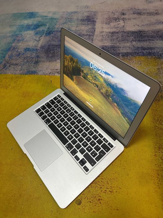 Macbook 2017, sonoma, 32 cicluri