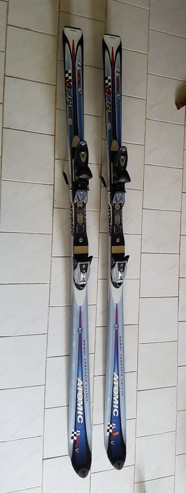 Ски различни размери и сноуборд