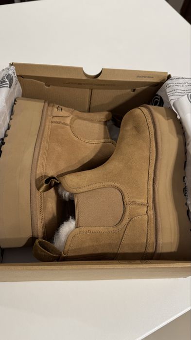Vand UGG noi in cutie , marimea 38