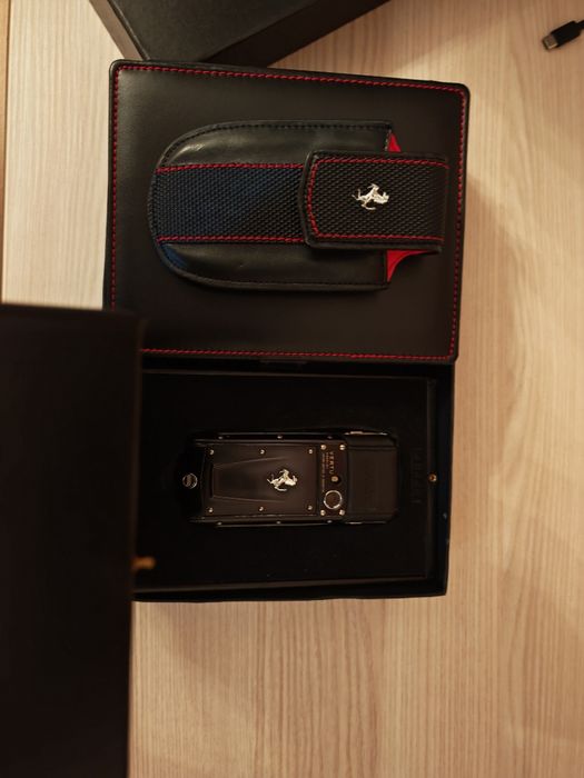 Vertu Ascend Editie limitata ferrari