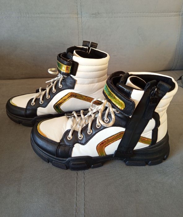 Дамски бели боти