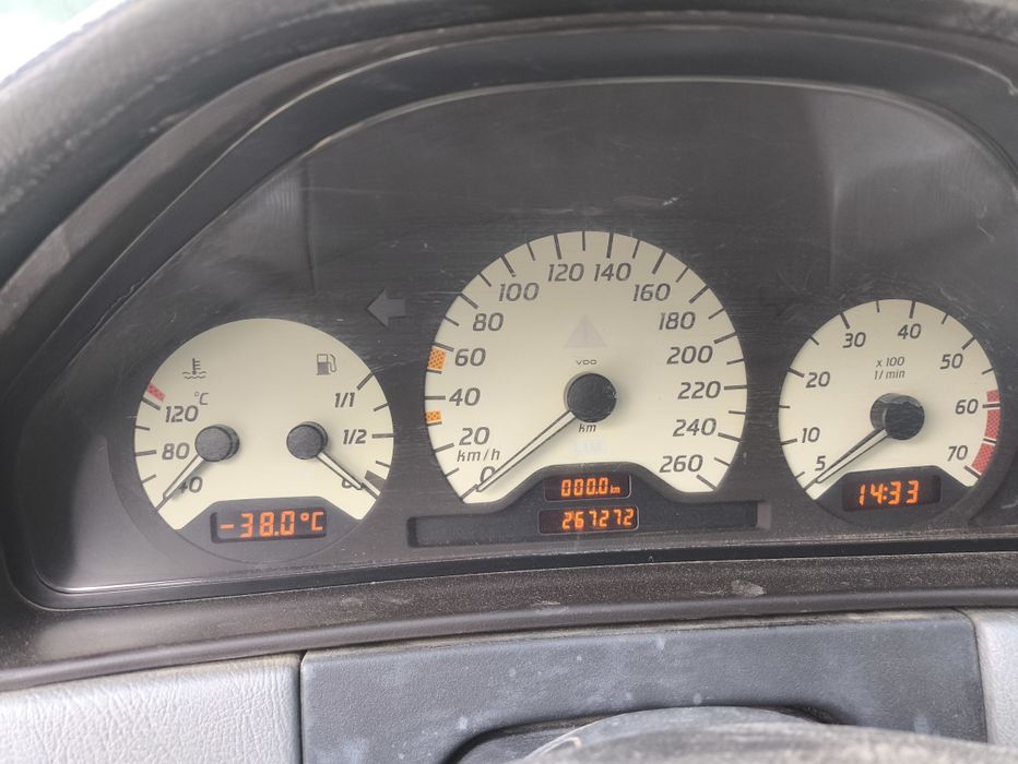 Щиток на Мерседес w210 Лупарик.