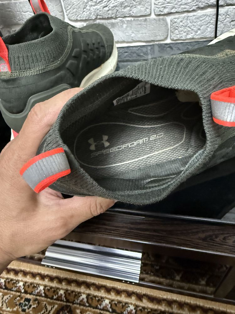 Оригинальные кроссы Under armour