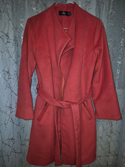 Осенние пальто в отоичғом состоянии