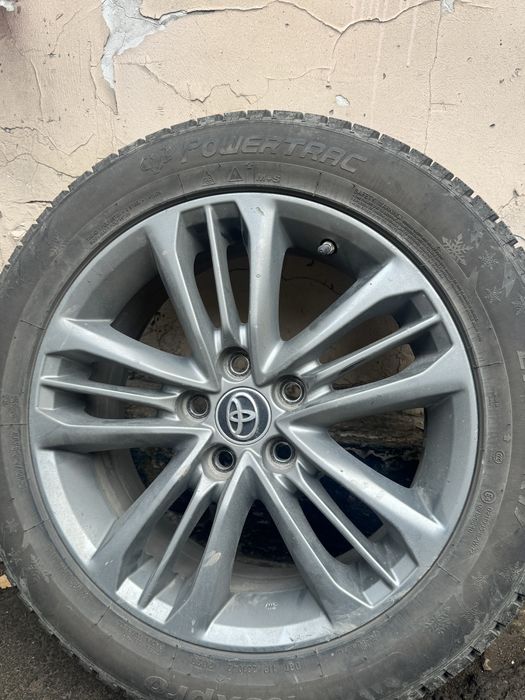 Шины с дисками на Toyota Camry 55  – шины новые!