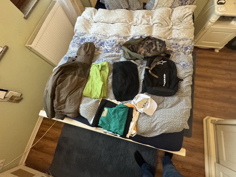 Pachet cu mai multe haine de vanzare