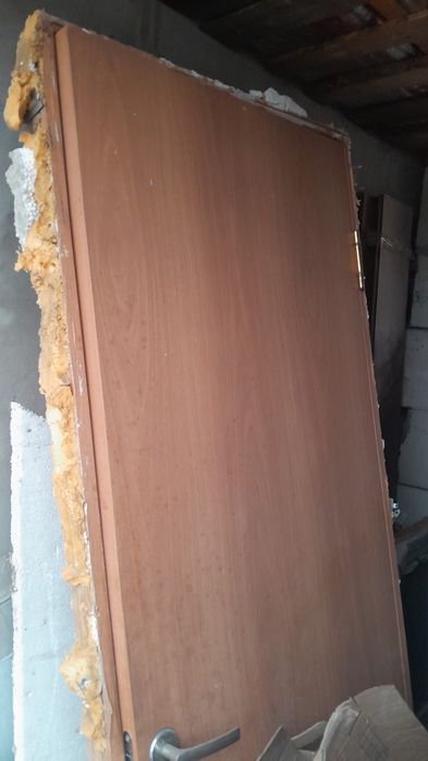 Продам медкомнатные двери .