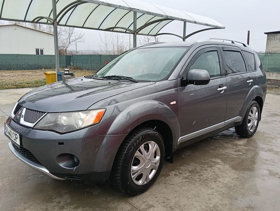 Vând Mitsubishi Outlander