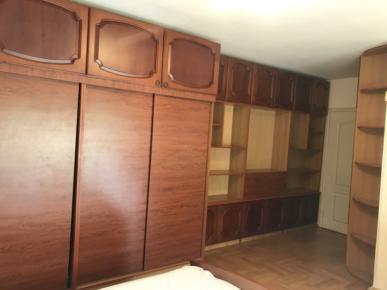 Дава се под наем Тристаен апартамент в Варна, Червен площад - 115 кв.м за 816 € - Снимка #10