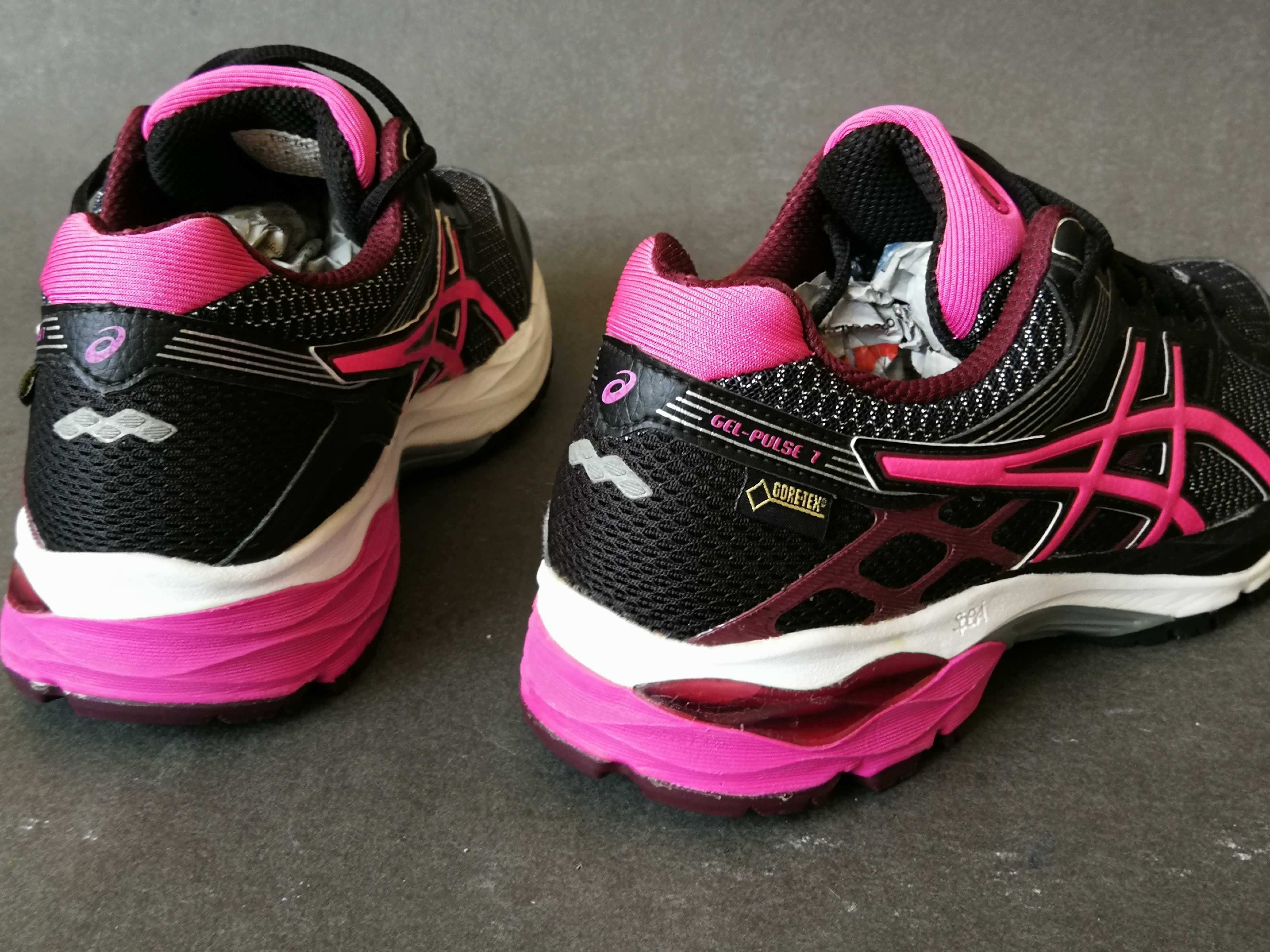 Adidasi ghete alergare munte maraton  40 41  ASICS GORETEX  Ca NOI