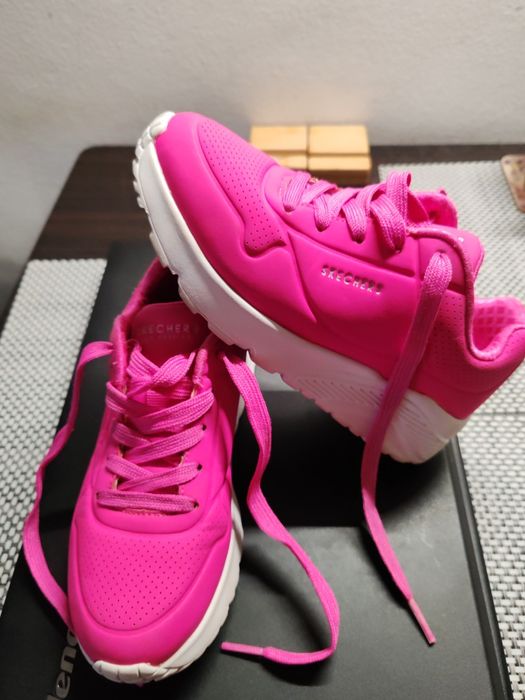 Skechers  roz ca noi -marimea 32 in cutie originala