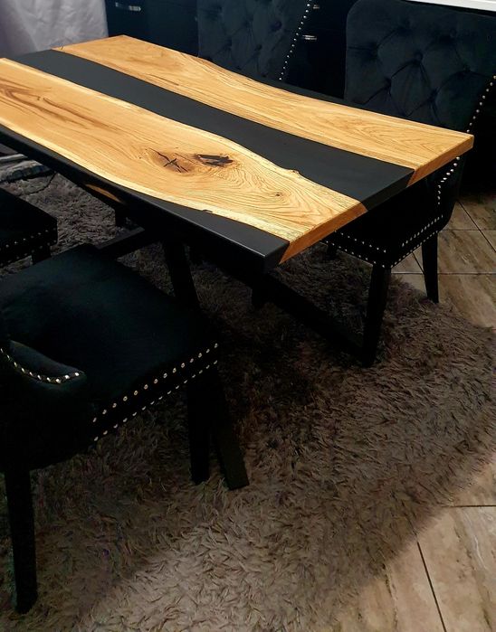 Маса от естествено дърво и епоксидна смола