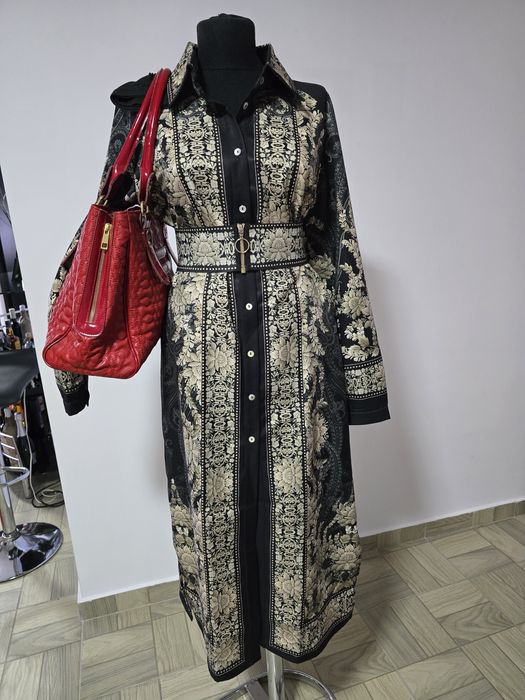 Geanta roșie cu piele lacuita, model superb;