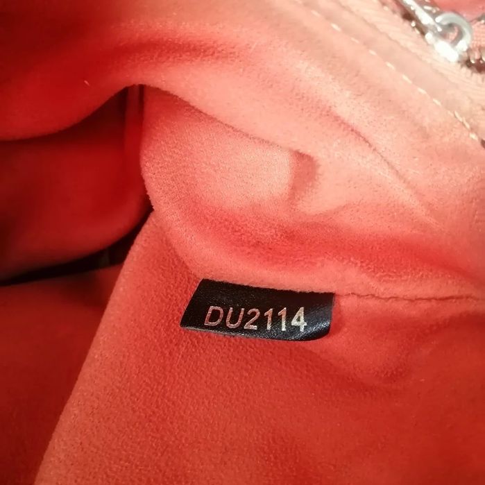 Чанта Louis Vuitton.