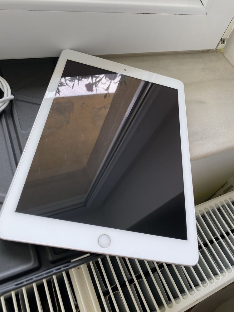 Ipad 6 alb 32 Gb only Wifi