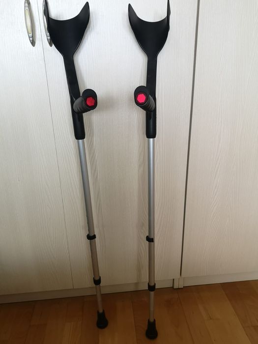 Set carje cu sprijin pe antebraț reglabile