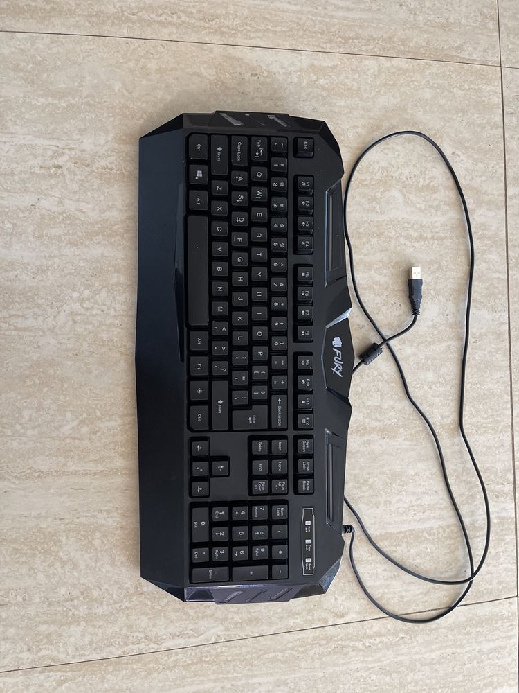 Vând tastatura,boxe,mouse Fury gaming