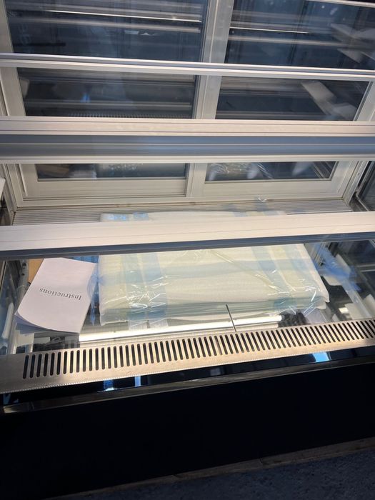 Vitrina  frigorifica pentru prajituri