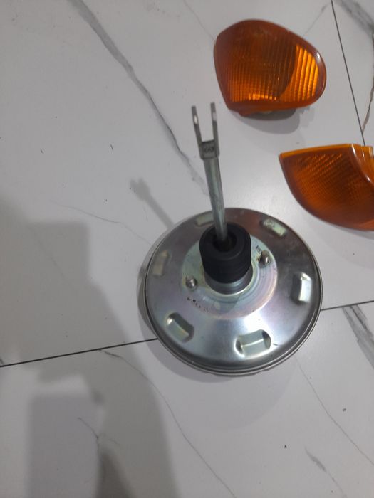 Продам поворотники и запчасти на ваз 2114,15