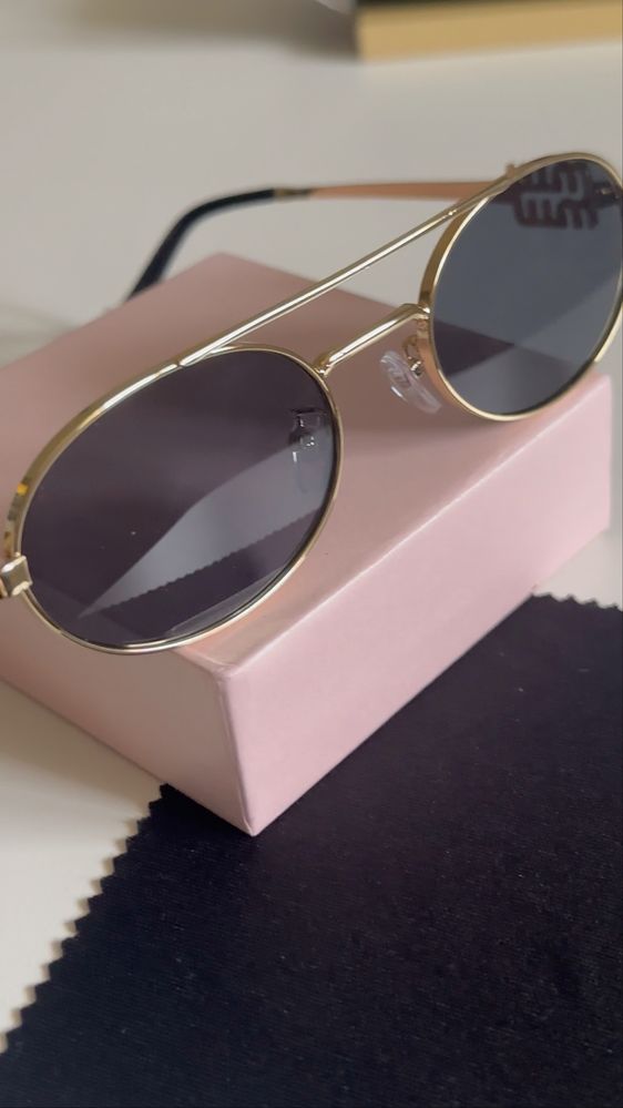 Слънчеви очила от Miu Miu
