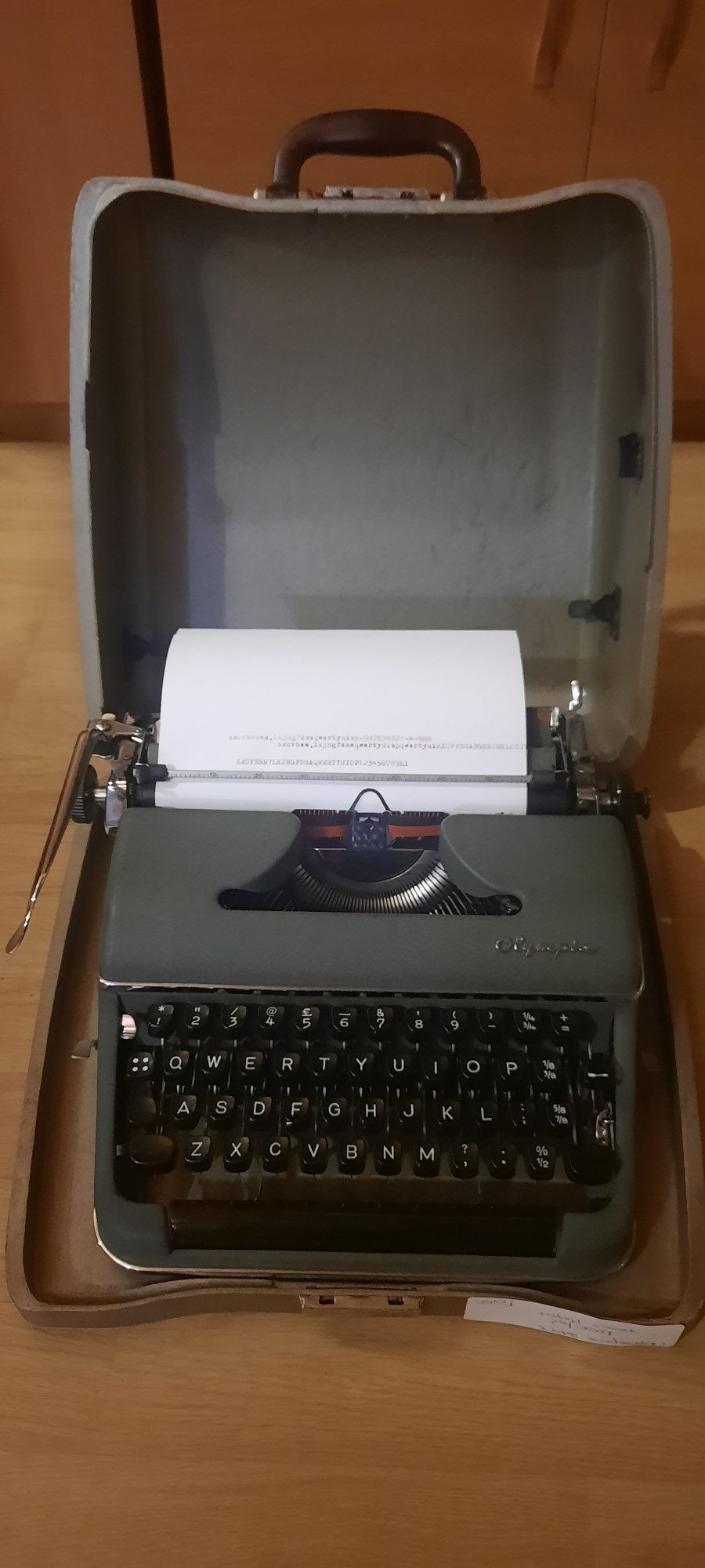 Mașină de scris Olympia SM3 impecabilă